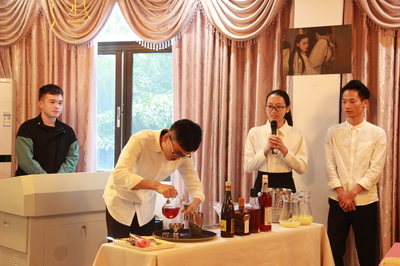 旅游学院酒店管理专业学生举办主题酒会-肇庆学院旅游与历史文化学院